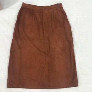 ON TREND ❤️VINTAGE Evan Picone 💯 Suede skirt